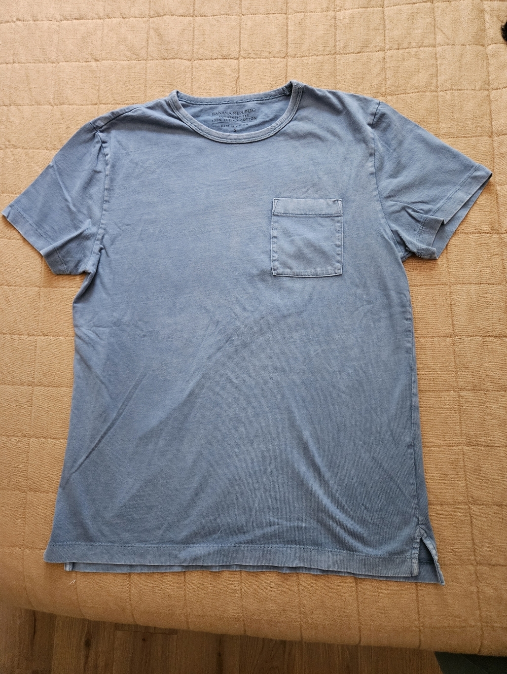 Small Cotton Tee With Patch Pocket.